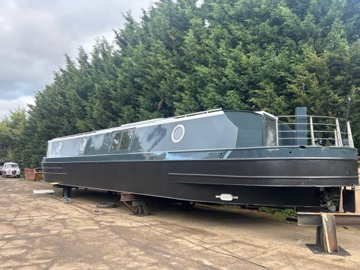 55ft x 10ft Wide Beam – Protecting the Hull Before Launch